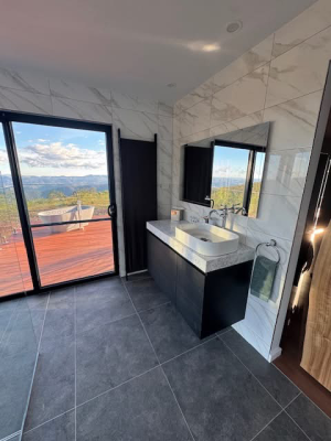 Smokey-Cape-Retreat_bathroom-outside-bath